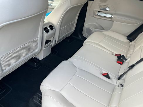 Used 2023 Mercedes-Benz EQB 300 4MATIC image 10