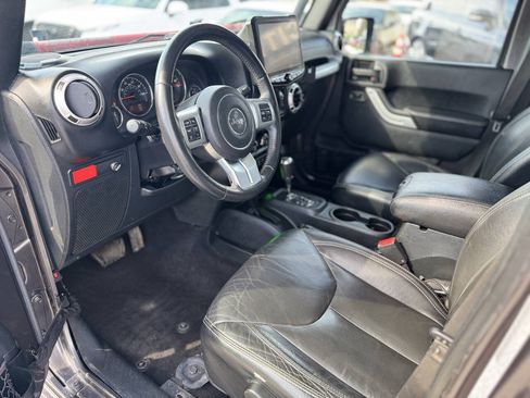 Used 2016 Jeep Wrangler Unlimited Rubicon AWD/4WD image 9