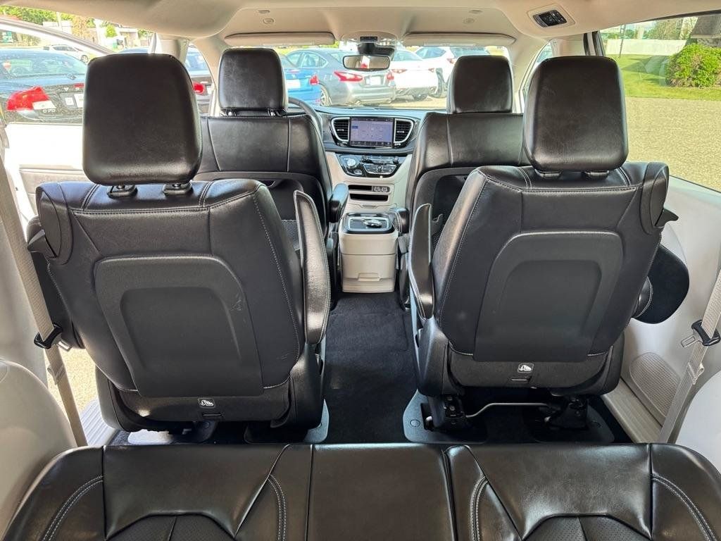 Used 2024 Chrysler Pacifica Limited FWD image 24