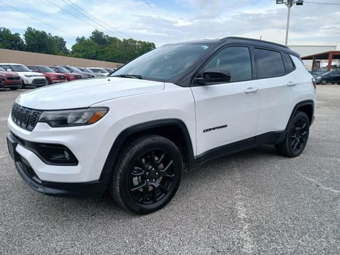 Used 2024 Jeep Compass Latitude w/ Altitude Special Edition AWD/4WD image 2