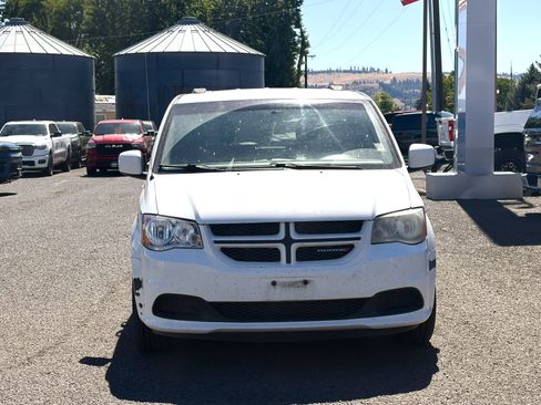 Used 2015 Dodge Grand Caravan SXT FWD image 2