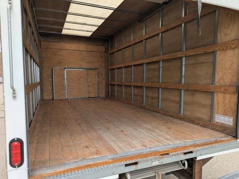 Used 2024 Ford E-450 and Econoline 450 Super Duty RWD image 7