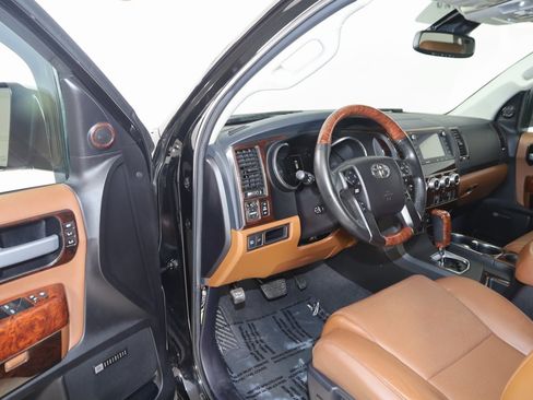 Used 2021 Toyota Sequoia Platinum image 46