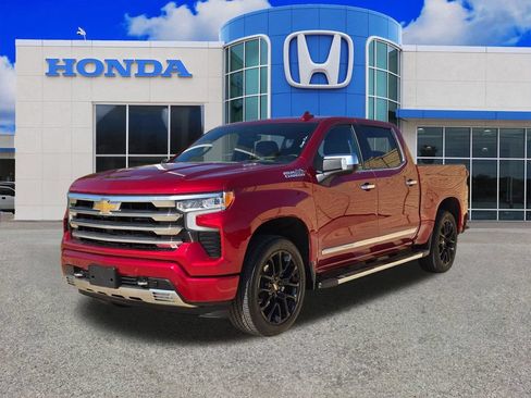 Used 2025 Chevrolet Silverado 1500 High Country w/ Technology Package AWD/4WD image 4