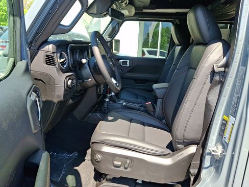 New 2026 Jeep Wrangler Unlimited Sahara AWD/4WD image 9