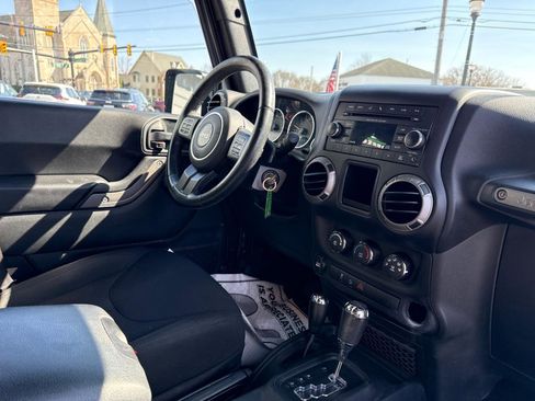Used 2017 Jeep Wrangler Unlimited Sport w/ Connectivity Group AWD/4WD image 18