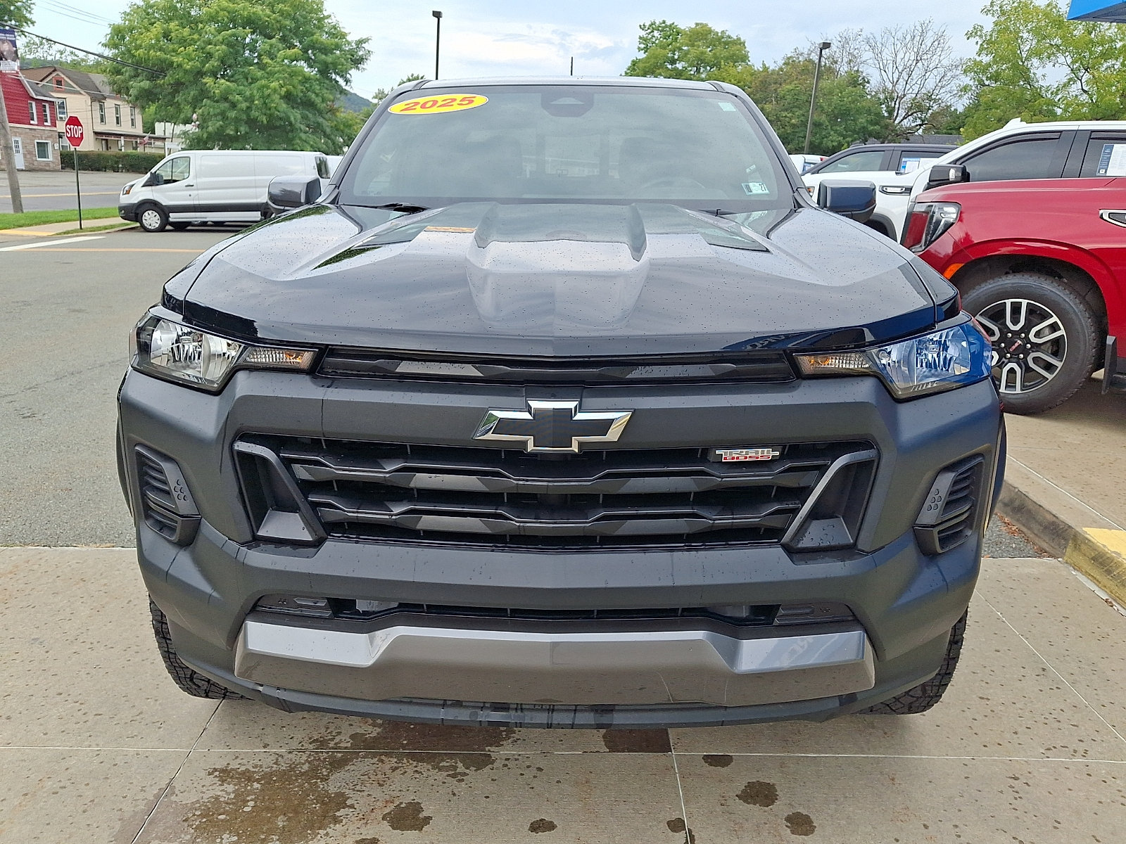 Used 2025 Chevrolet Colorado Trail Boss AWD/4WD image 2