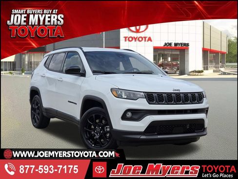 Used 2025 Jeep Compass Latitude w/ Convenience Group AWD/4WD image 1