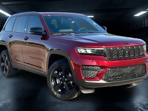 New 2025 Jeep Grand Cherokee Altitude AWD/4WD image 2