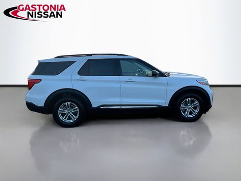 Used 2022 Ford Explorer XLT w/ Equipment Group 202A image 10
