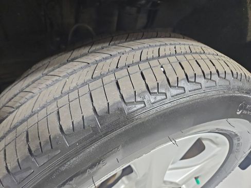 Used 2021 Toyota RAV4 XLE w/ Convenience Package image 27