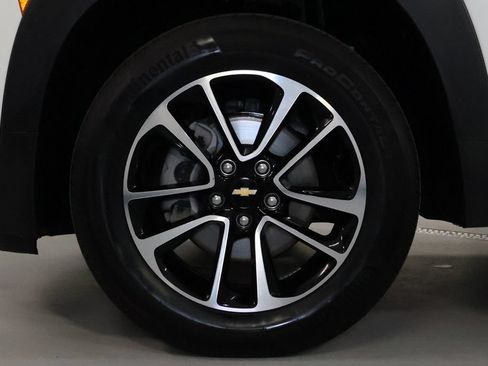 Used 2025 Chevrolet TrailBlazer LT AWD/4WD image 30