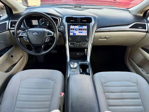 Used 2019 Ford Fusion SE FWD image 31