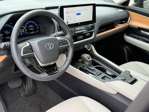 Used 2026 Toyota Grand Highlander FWD image 9