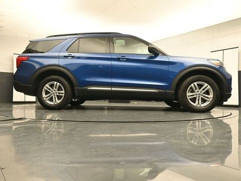 Used 2023 Ford Explorer XLT w/ Equipment Group 202A AWD/4WD image 34