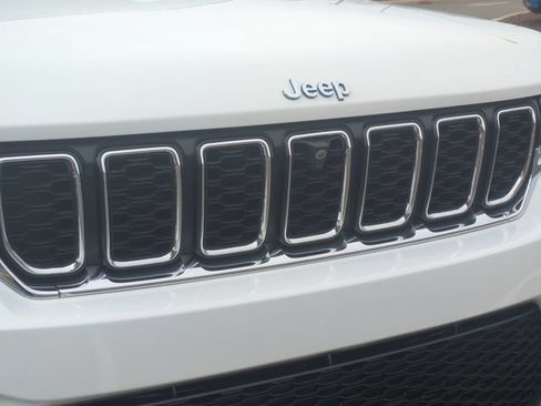 Used 2022 Jeep Grand Cherokee Limited 4xe w/ Luxury Tech Group II AWD/4WD image 24