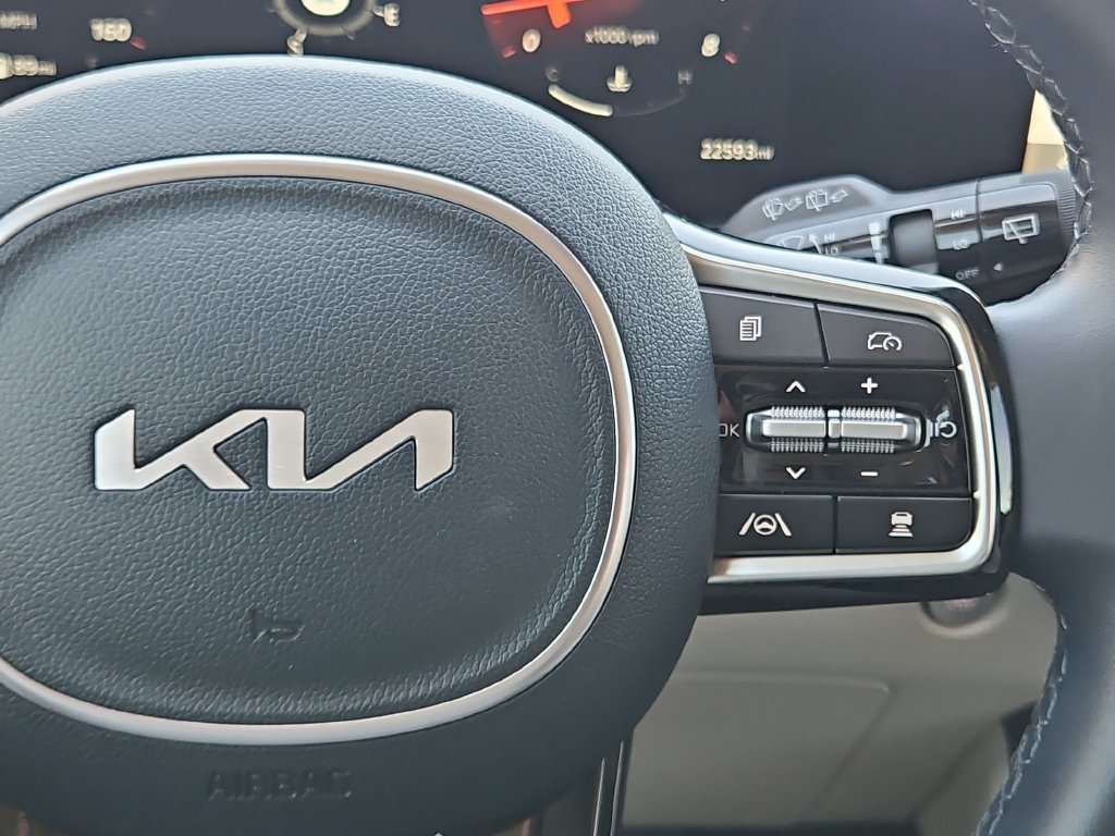 Used 2025 Kia Carnival SX FWD image 24