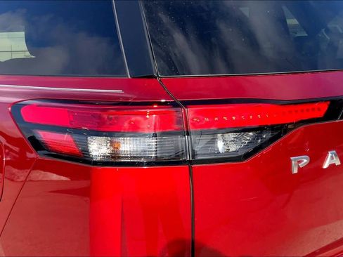 Used 2023 Nissan Pathfinder Platinum image 28