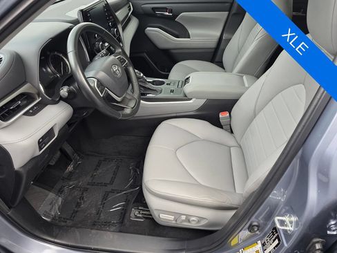 Used 2022 Toyota Highlander XLE FWD image 9