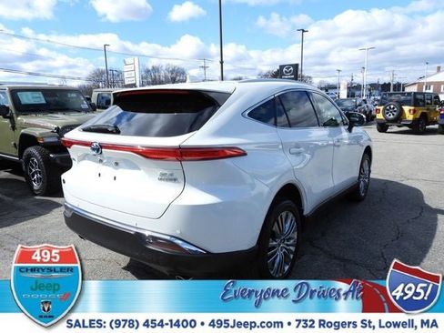 Used 2021 Toyota Venza XLE w/ Softex Package image 5
