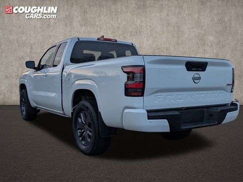 Certified 2025 Nissan Frontier SV image 5