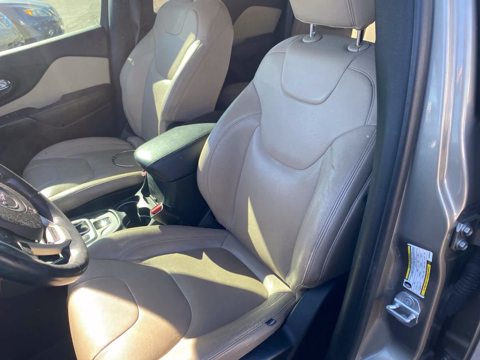 Used 2016 Jeep Cherokee Latitude w/ Comfort/Convenience Group FWD image 11