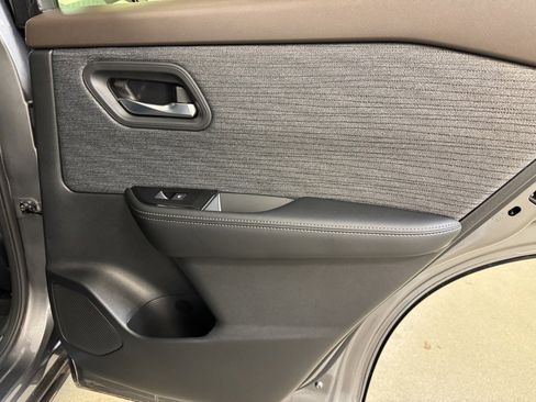 Used 2023 Nissan Rogue SV image 24