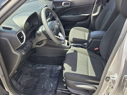 Used 2025 Hyundai Venue SE FWD image 10