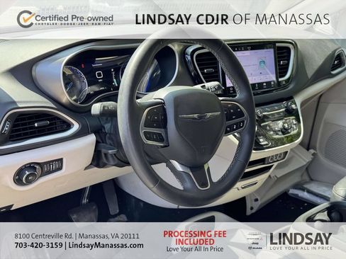 Used 2023 Chrysler Pacifica Touring-L FWD image 10