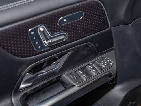 Used 2026 Mercedes-Benz GLB 250 4MATIC image 14