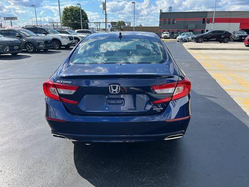 Used 2018 Honda Accord Touring image 8