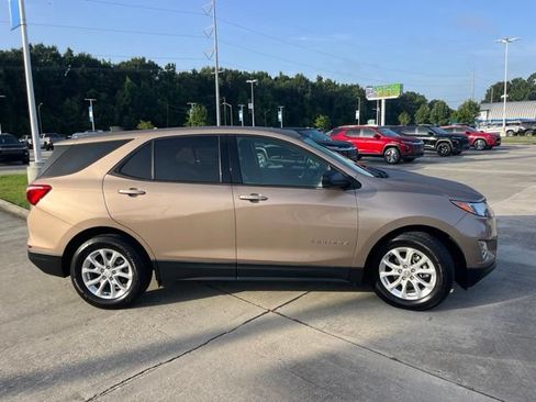Used 2019 Chevrolet Equinox LS w/ LS Convenience Package FWD image 8
