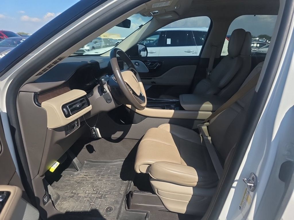 Used 2020 Lincoln Aviator Reserve w/ Equipment Group 202A AWD/4WD image 3