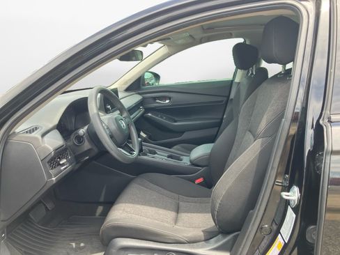 Used 2023 Honda Accord EX image 11