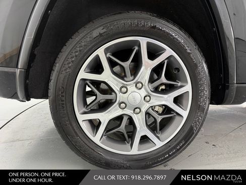 Used 2019 Jeep Grand Cherokee Overland RWD image 14
