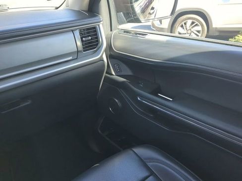 Used 2024 Ford Expedition Max XLT image 21