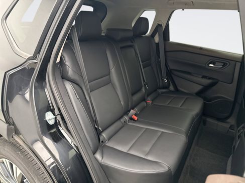 Used 2022 Nissan Rogue SV w/ SV Premium Package image 18