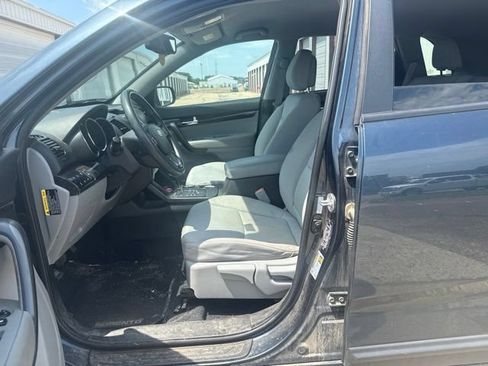 Used 2011 Kia Sorento LX w/ Convenience Pkg AWD/4WD image 2