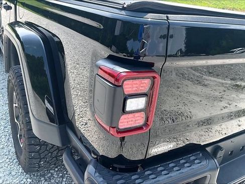 Used 2023 Jeep Gladiator Rubicon w/ LED Lighting Group AWD/4WD image 28