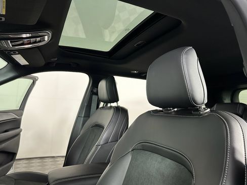 New 2025 Jeep Grand Cherokee Altitude image 11