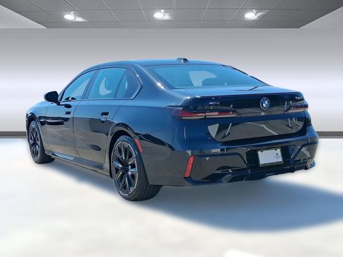 New 2026 BMW 750e xDrive w/ Premium Package image 3