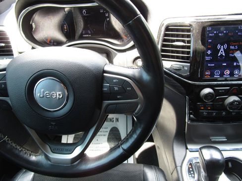 Used 2020 Jeep Grand Cherokee Altitude AWD/4WD image 14