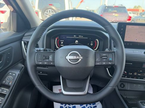 Used 2025 Nissan Rogue SL w/ Tech Package AWD/4WD image 15