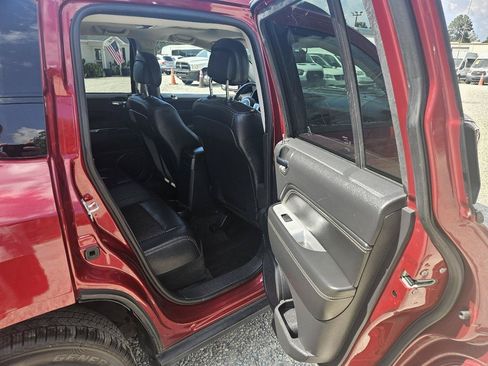 Used 2017 Jeep Compass Latitude AWD/4WD image 23