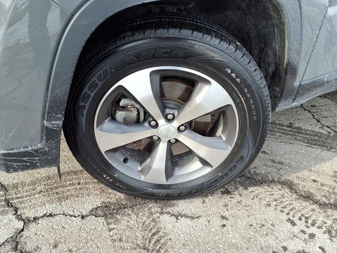 Used 2020 Jeep Cherokee Limited image 36