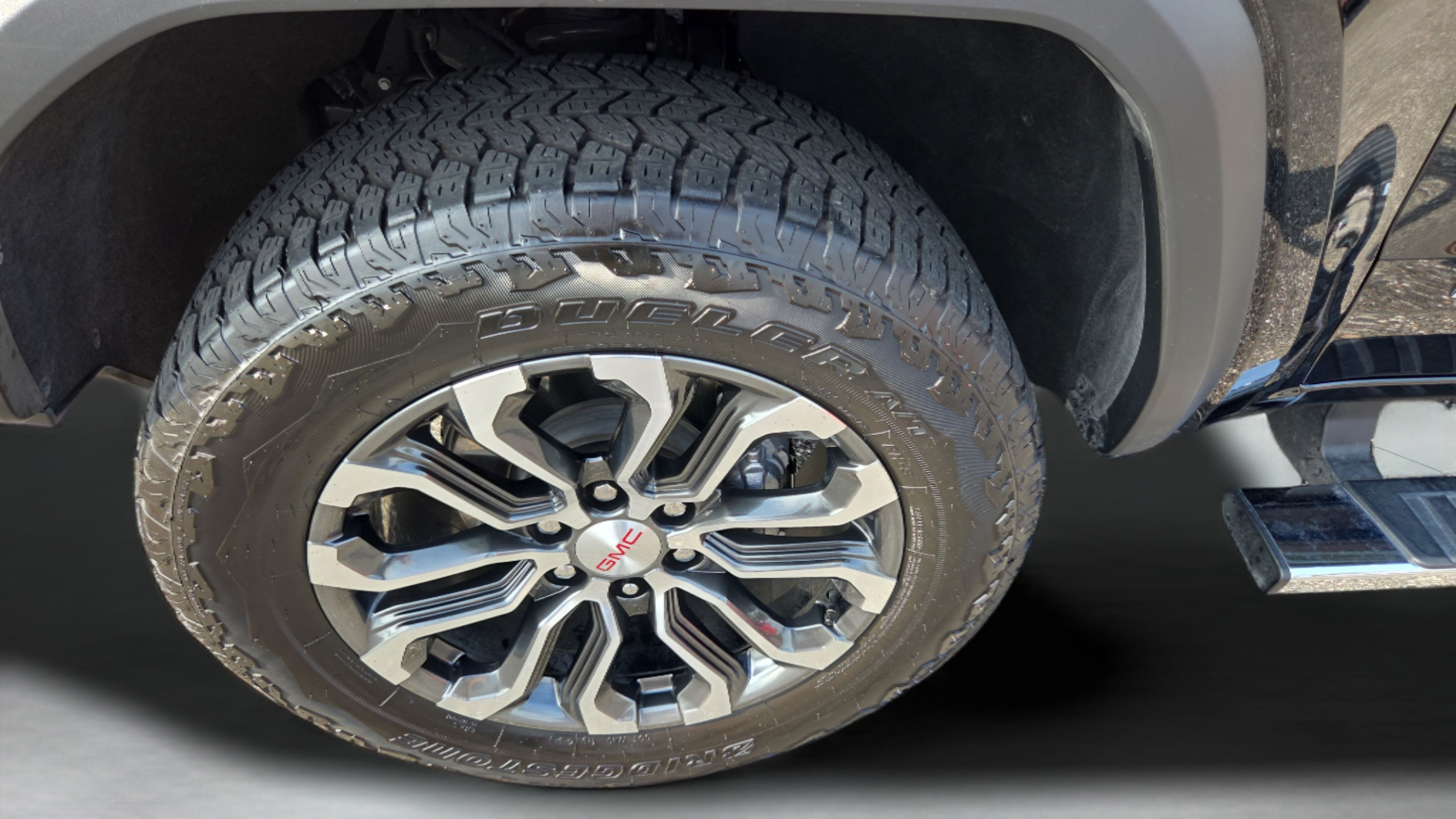 Certified 2024 GMC Canyon Denali AWD/4WD image 31