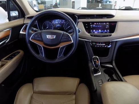 Used 2017 Cadillac XT5 Platinum w/ Driver Assist Package image 11