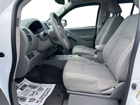 Used 2020 Nissan Frontier SV w/ Midnight Edition Floor Mats RWD image 11