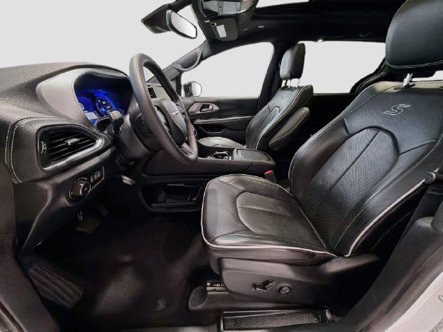 Used 2025 Chrysler Pacifica Limited FWD image 20