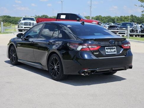 Used 2022 Toyota Camry SE w/ Convenience Package FWD image 5